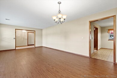 2549 Chapel Hill Rd, Bartlesville, OK 74006 - photo 6