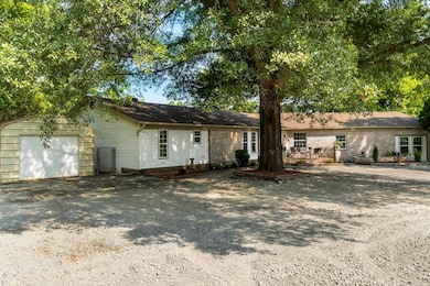 9320 Cloverhill Rd, Little Rock, AR 72205 - photo 2