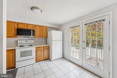 1581 Woodcrest Dr, Reston, VA 20194 - photo 7