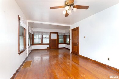 2110 W Locust St, Davenport, IA 52804 - photo 4