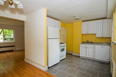 769 Vfw Pkwy unit Right, West Roxbury, MA 02132 - photo 2