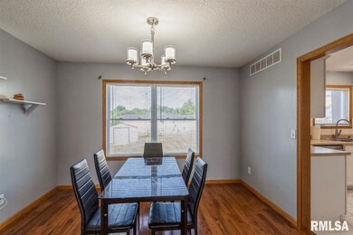 2836 W 63rd St, Davenport, IA 52806 - photo 2