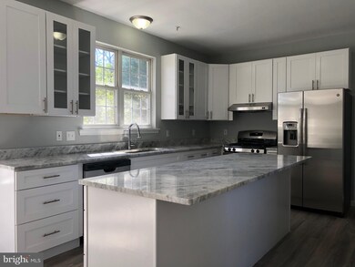 5713 Silk Tree Dr, Riverdale, MD 20737 - photo 5