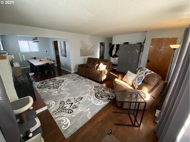 950 NE 11th St, Grants Pass, OR 97526 - photo 5