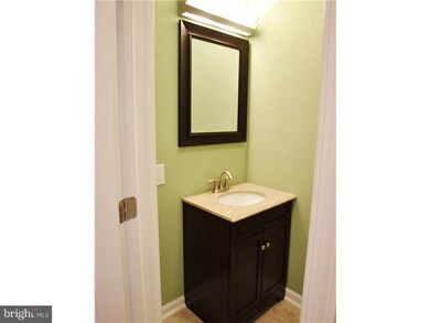 2066 Fernon St, Philadelphia, PA 19145 - photo 7