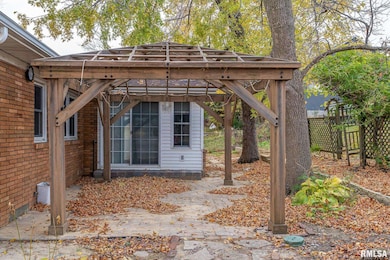 3812 N Thornwood Ave, Davenport, IA 52806 - photo 3