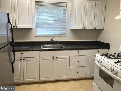 306 Montgomery St unit 1/2 APT 1, Laurel, MD 20707 - photo 3