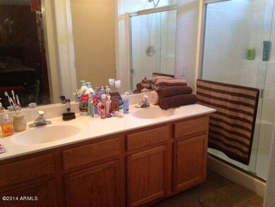 Master Bath w/double sinks & walk-in shr