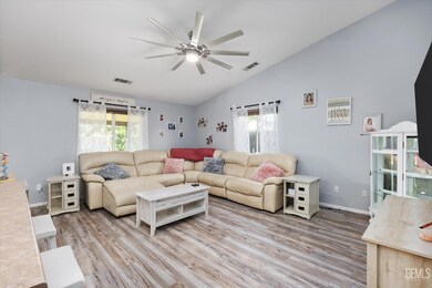 12305 Quiet Pasture Dr, Bakersfield, CA 93312 - photo 6