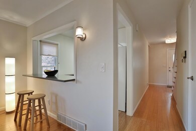 Breakfast bar off kitchen
