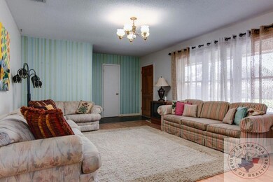 333 W Greenfield Dr, Wake Village, TX 75501 - photo 3