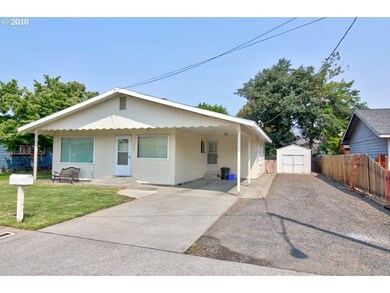 1215 E 13th St, the Dalles, OR 97058 - photo 2