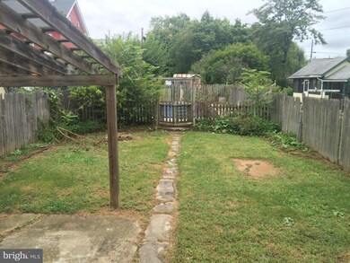 412 S 2nd St, Chambersburg, PA 17201 - photo 5