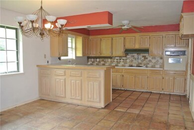 12109 Camelot Place, Oklahoma City, OK 73120 - photo 7