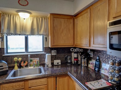 212 Sterling Village unit 212, Meriden, CT 06450 - photo 6