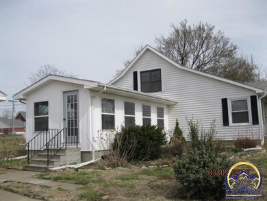 102 W 1st St, Hoyt, KS 66440 - photo 2