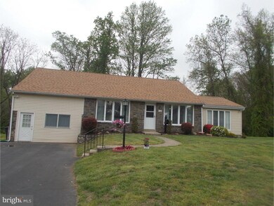 118 Cambridge Rd, Broomall, PA 19008 - photo 2