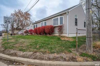 303 Veterans Ln, Creve Coeur, IL 61610 - photo 4