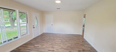 1307 Whaley Dr, Gainesville, TX 76240 - photo 2