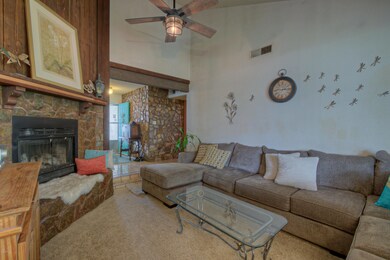 3117 W Ph-006-014-Living Ro-MLS_Size
