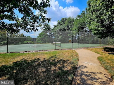 126 Roberts Ln unit 101, Alexandria, VA 22314 - photo 4