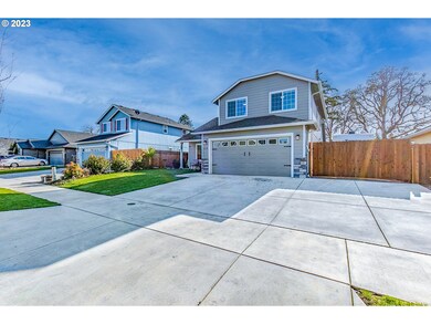 523 Leah Ln, Creswell, OR 97426 - photo 2