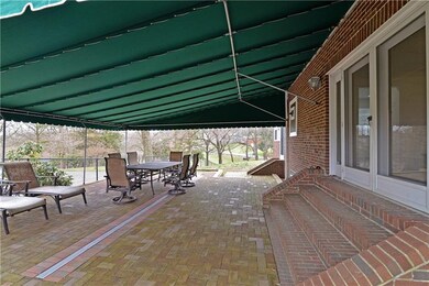Direct access to the patio from the dining & morni