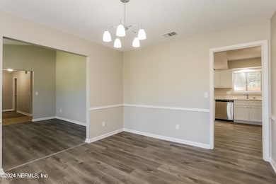 005-photo-dining-room-10888534