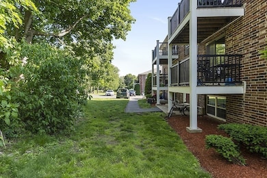 9 Walker Rd unit 4, North Andover, MA 01845 - photo 4