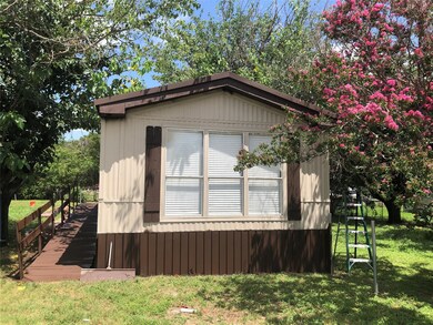 429 Skylark Dr, Granbury, TX 76049 - photo 2