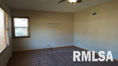 1735 W 37th St, Davenport, IA 52806 - photo 3