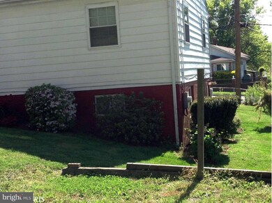 405 Goldleaf Ave, Capitol Heights, MD 20743 - photo 2