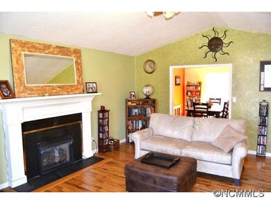 31 Fieldcrest Cir, Asheville, NC 28806 - photo 3