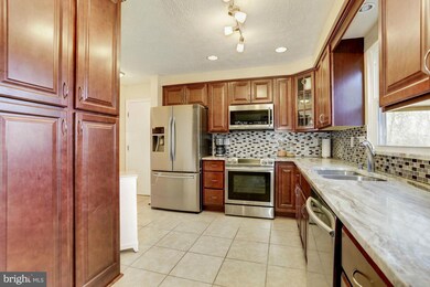 7 Saddle Creek Ct, Burtonsville, MD 20866 - photo 6