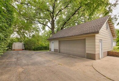 1530 Evergreen Ave, Des Moines, IA 50320 - photo 3