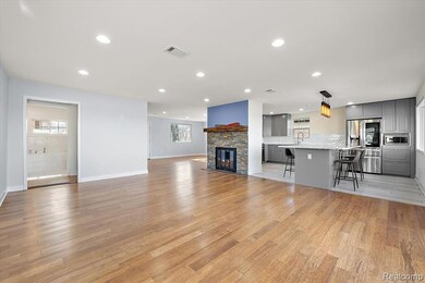 9492 Roundlake Blvd, White Lake, MI 48386 - photo 6