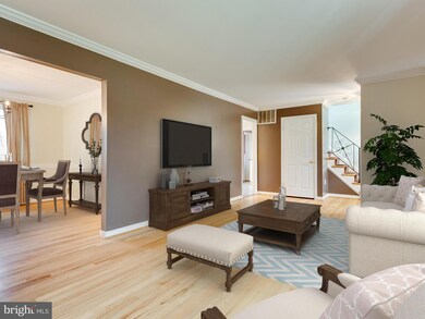 8210 Springfield Village Dr, Springfield, VA 22152 - photo 4