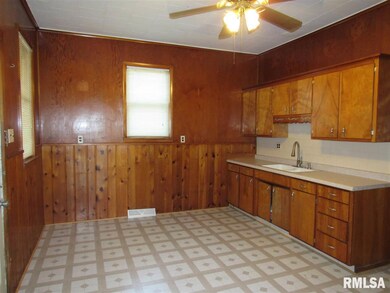 2148 W 2nd St, Davenport, IA 52802 - photo 2