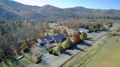 8725 John Day Dr, Gold Hill, OR 97525 - photo 4