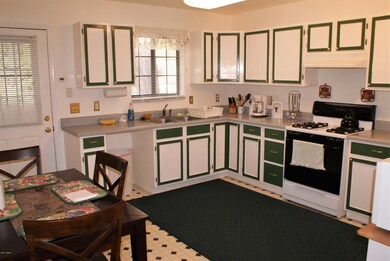 Eat-in Kitchen