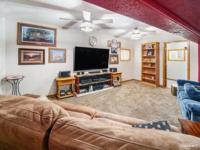 414 Spring St, Friend, NE 68359 - photo 6