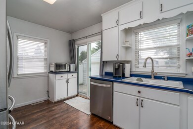 1230 S 9th St, Grand Forks, ND 58201 - photo 5