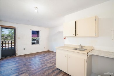 130 N Texas Ave unit 8, Mercedes, TX 78570 - photo 5