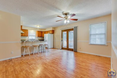 3712 SW 34th St, Topeka, KS 66614 - photo 3