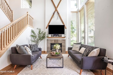 002_6042foxpoint-02_847