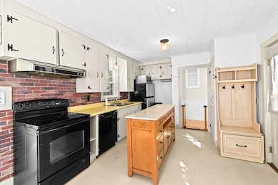 37 Brook St, Hanson, MA 02341 - photo 5