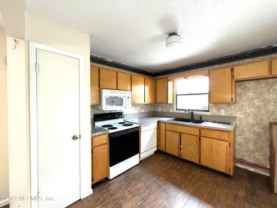 8882 Sandusky Ave S, Jacksonville, FL 32216 - photo 4