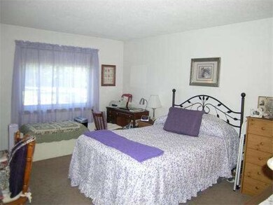 6 Hallmark Gardens unit 8, Burlington, MA 01803 - photo 4