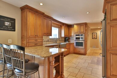 Kitchen, breakfast bar