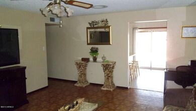 Living Room 01